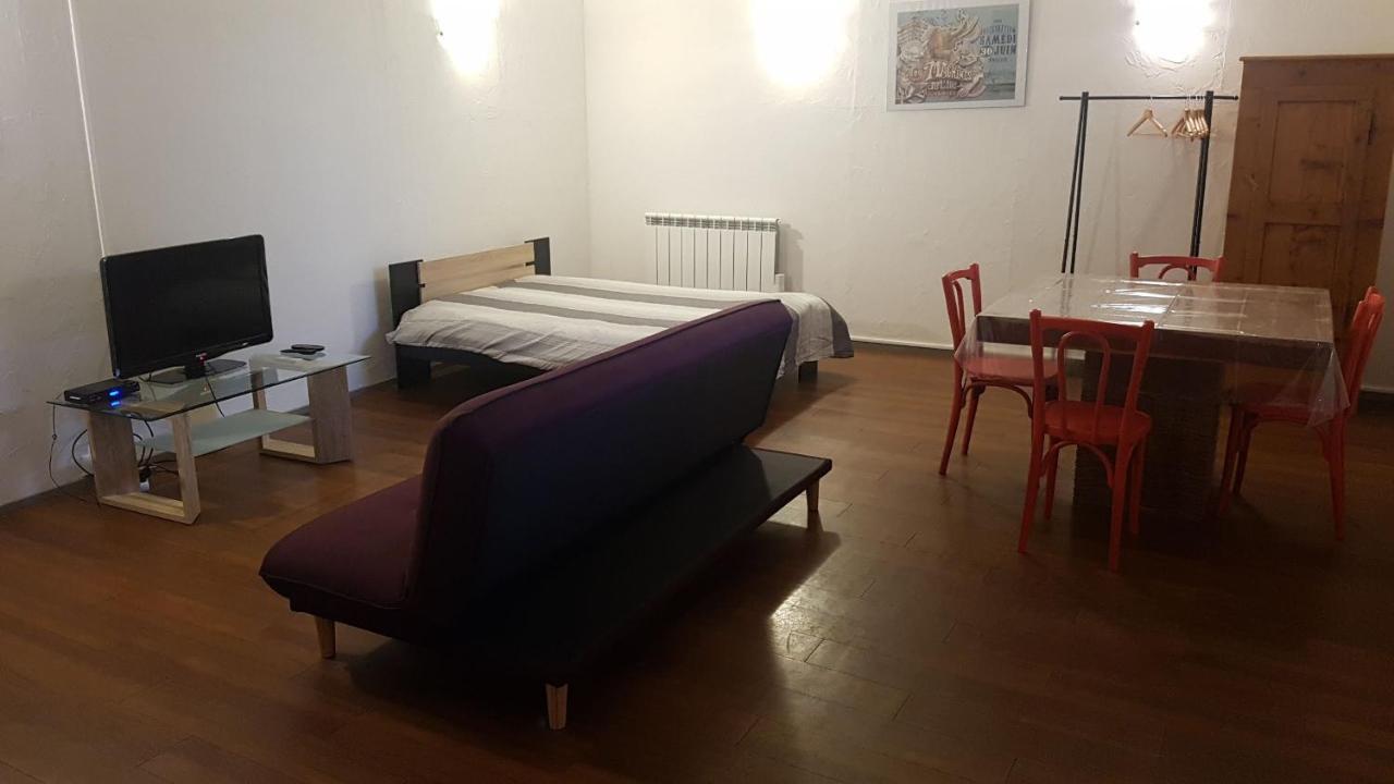 Grand Studio Et Jolies Chambres A Louer Passins Exterior photo